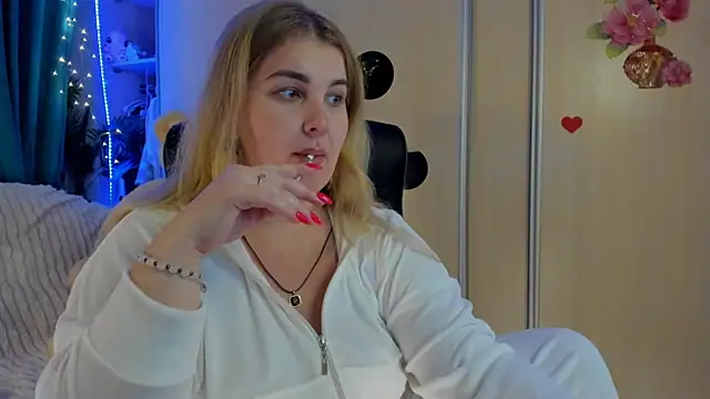 CoraSwon online show from 03/16/26, 06:12