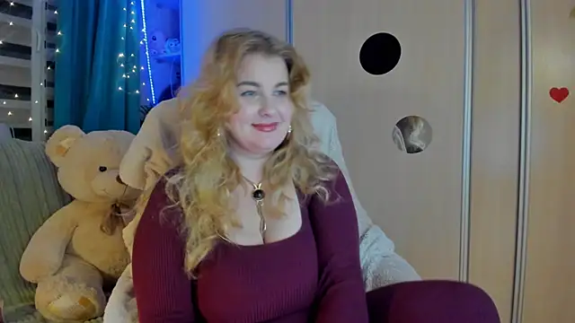 CoraSwon online show from 03/22/26, 06:33