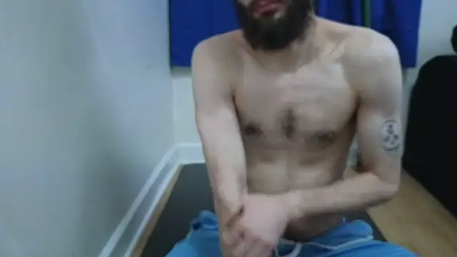 pantslesstraveler plt online show from 01/27/25, 09:11