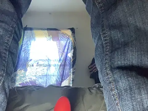 pantslesstraveler plt online show from 09/25/25, 09:40