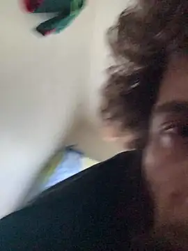 pantslesstraveler plt online show from 10/30/25, 03:02