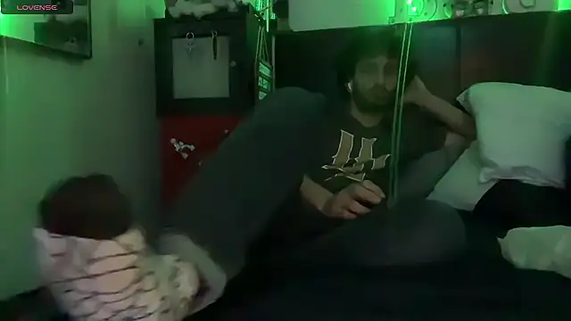 pantslesstraveler plt online show from 11/20/25, 08:58