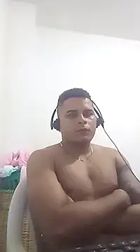 Snapshot of SaucyAffair0 chatting on 12/30/24, 01:04 SaucyAffair0 online show from 12/30/24, 01:04