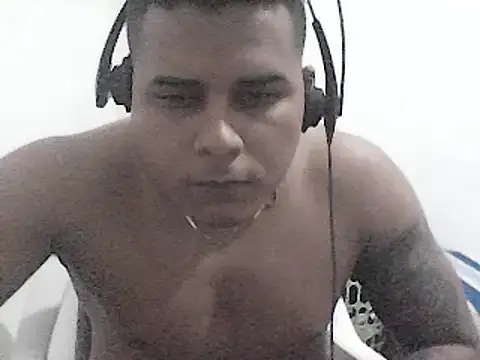 Snapshot of SaucyAffair0 chatting on 01/03/25, 02:43 SaucyAffair0 online show from 01/03/25, 02:43