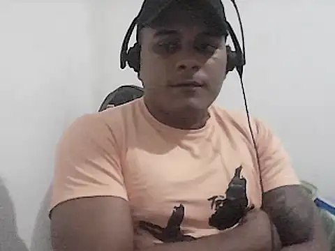 Snapshot of SaucyAffair0 chatting on 01/05/25, 12:09 SaucyAffair0 online show from 01/05/25, 12:09