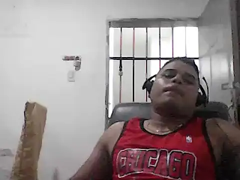 Snapshot of SaucyAffair0 chatting on 03/08/25, 11:18 SaucyAffair0 online show from 03/08/25, 11:18