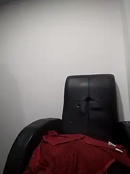 Snapshot of SaucyAffair0 chatting on 03/11/25, 03:05 SaucyAffair0 online show from 03/11/25, 03:05