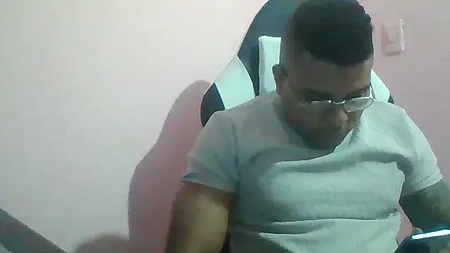 Snapshot of SaucyAffair0 chatting on 07/05/26, 02:07 SaucyAffair0 online show from 07/05/26, 02:07