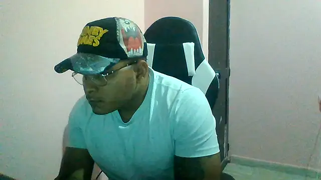 Snapshot of SaucyAffair0 chatting on 07/11/26, 02:14 SaucyAffair0 online show from 07/11/26, 02:14