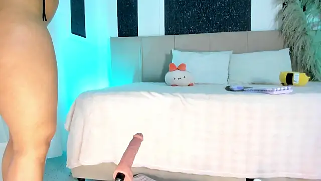 Alaia Manson online show from 02/25/26, 07:45