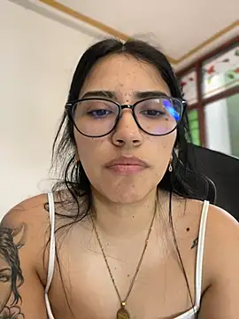 Snapshot of SaritaHot_69 chatting on 12/11/24, 06:42 SaritaHot 69 online show from 12/11/24, 06:42