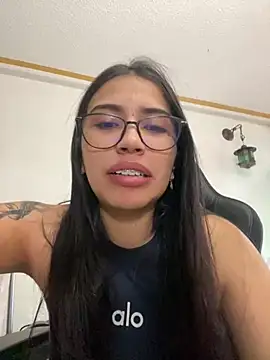 Snapshot of SaritaHot_69 chatting on 01/10/25, 03:27 SaritaHot 69 online show from 01/10/25, 03:27