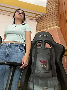 Snapshot of SaritaHot_69 chatting on 03/10/25, 06:45 SaritaHot 69 online show from 03/10/25, 06:45