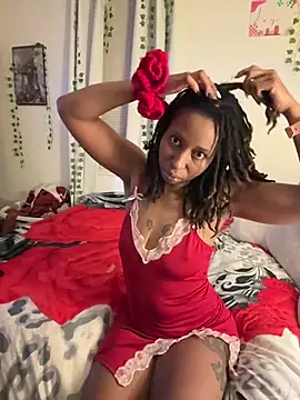 Snapshot of LeyaHoneybuns chatting on 12/23/24, 03:07 LeyaHoneybuns online show from 12/23/24, 03:07