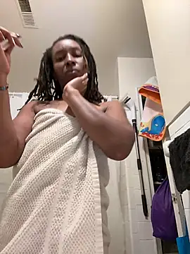 Snapshot of LeyaHoneybuns chatting on 01/02/25, 02:54 LeyaHoneybuns online show from 01/02/25, 02:54