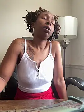 Snapshot of LeyaHoneybuns chatting on 03/13/25, 04:12 LeyaHoneybuns online show from 03/13/25, 04:12