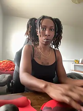 Snapshot of LeyaHoneybuns chatting on 09/16/25, 04:41 LeyaHoneybuns online show from 09/16/25, 04:41