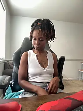 Snapshot of LeyaHoneybuns chatting on 11/04/25, 05:23 LeyaHoneybuns online show from 11/04/25, 05:23