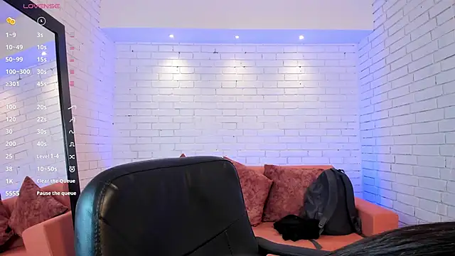 paulina sweett  online show from 10/20/25, 07:03