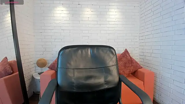 paulina sweett  online show from 10/30/25, 12:28