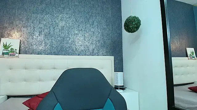 Lindsey8 online show from 03/19/25, 04:13