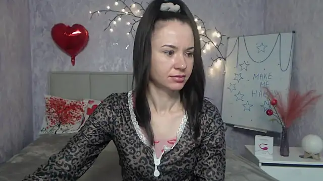 Snapshot of KaraCriegs chatting on 01/18/26, 08:01 KaraCriegs online show from 01/18/26, 08:01