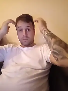 LucianM6 online show from 11/30/25, 02:54