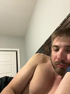 Snapshot of caliguy37 chatting on 11/19/25, 02:33 caliguy37 online show from 11/19/25, 02:33