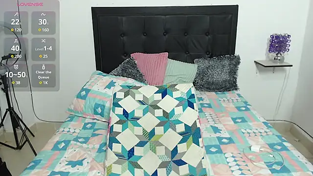 Iris love18 online show from 01/30/25, 12:07