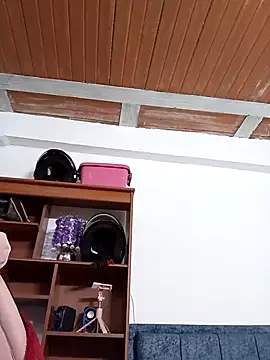 Iris love18 online show from 10/28/25, 11:36