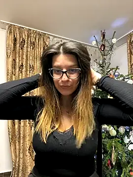 NadiraNoor online show from 12/21/25, 12:18