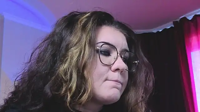 Laura Karamazov online show from 10/08/25, 12:14