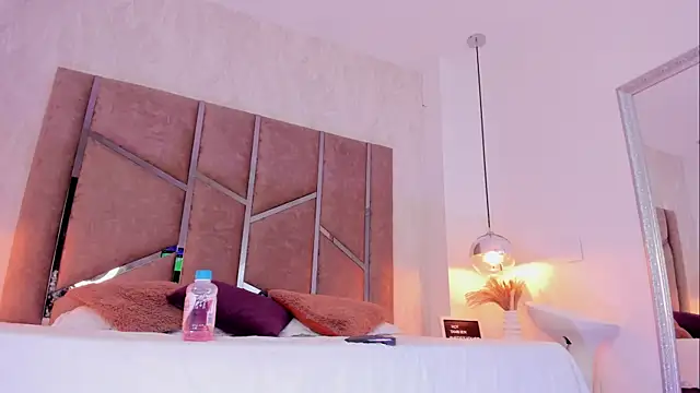 Martinaa Jones  online show from 02/09/25, 04:07