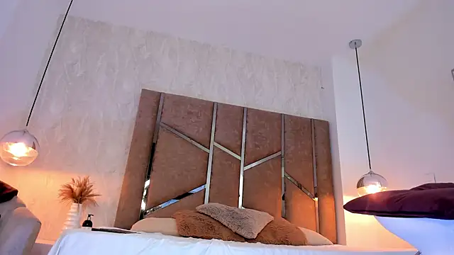 Martinaa Jones  online show from 10/21/25, 07:36