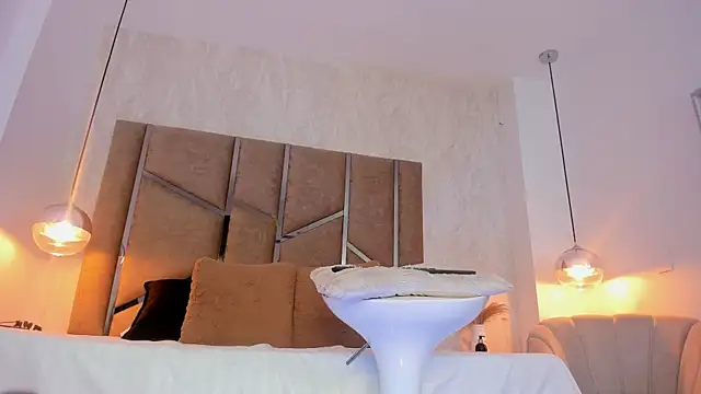 Martinaa Jones  online show from 01/12/26, 12:43