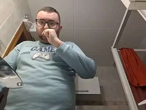 Javier bear online show from 02/18/25, 01:44