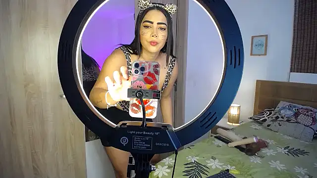 ShanonLe online show from 01/04/25, 03:17