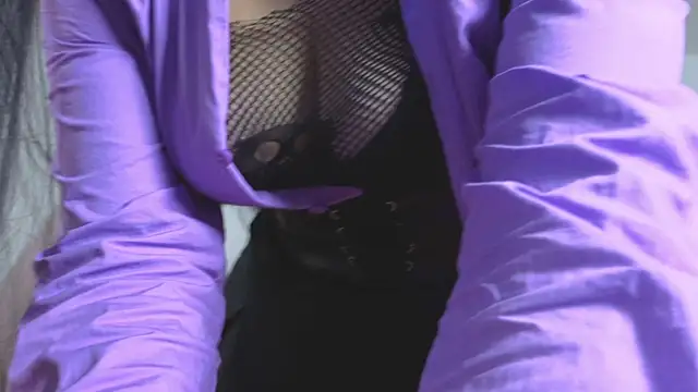 Snapshot of mailin18 chatting on 11/23/25, 01:05 mailin18 online show from 11/23/25, 01:05