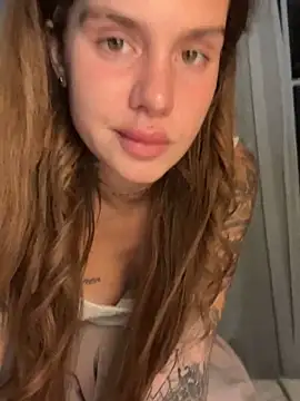 EmiliaCatalina online show from 01/31/25, 02:15