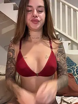 EmiliaCatalina online show from 02/07/25, 12:09