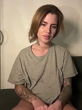 EmiliaCatalina online show from 03/08/26, 01:47