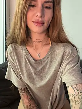 EmiliaCatalina online show from 05/17/26, 04:25