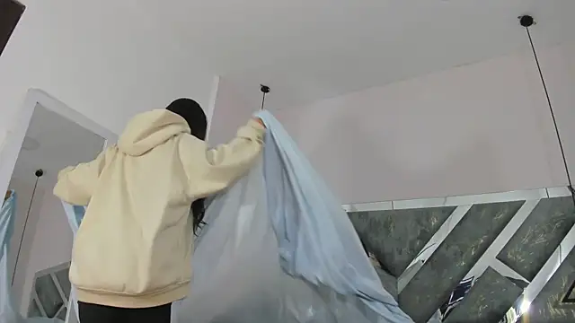 victoria cooper3 online show from 12/05/25, 10:02