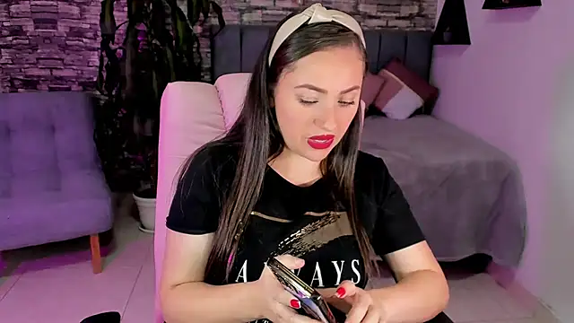 Snapshot of _oliviawilde_1 chatting on 02/09/25, 04:25  oliviawilde 1 online show from 02/09/25, 04:25