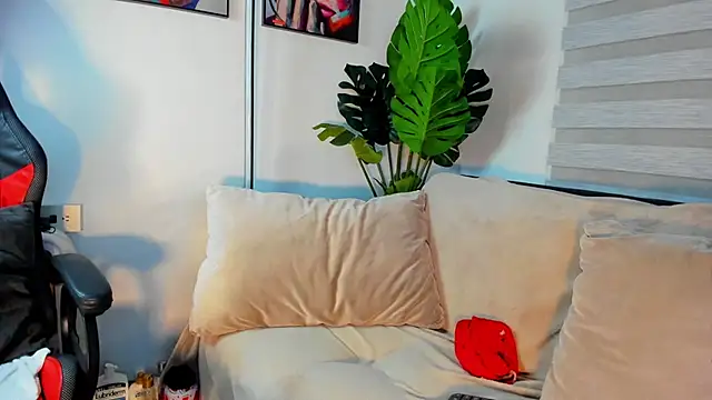 YalexaVelez online show from 10/17/25, 02:48