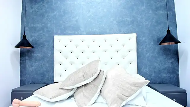 NICOLSKINNY1 online show from 10/08/25, 09:56