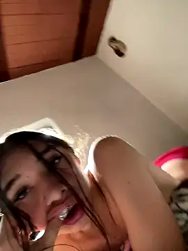 NICOLSKINNY1 online show from 10/22/25, 03:45