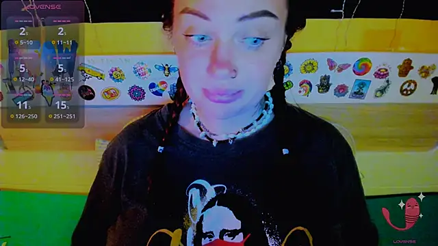 Snapshot of EllieOz chatting on 10/25/25, 05:08 EllieOz online show from 10/25/25, 05:08