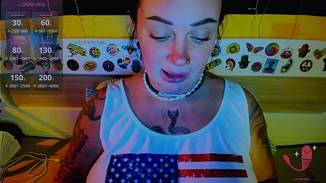 Snapshot of EllieOz chatting on 11/18/25, 06:23 EllieOz online show from 11/18/25, 06:23