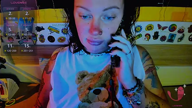 Snapshot of EllieOz chatting on 11/20/25, 05:56 EllieOz online show from 11/20/25, 05:56